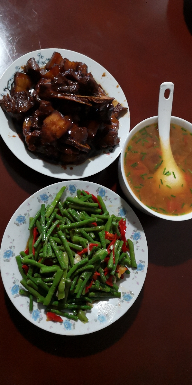 晚饭做好了,一荤一素一个汤