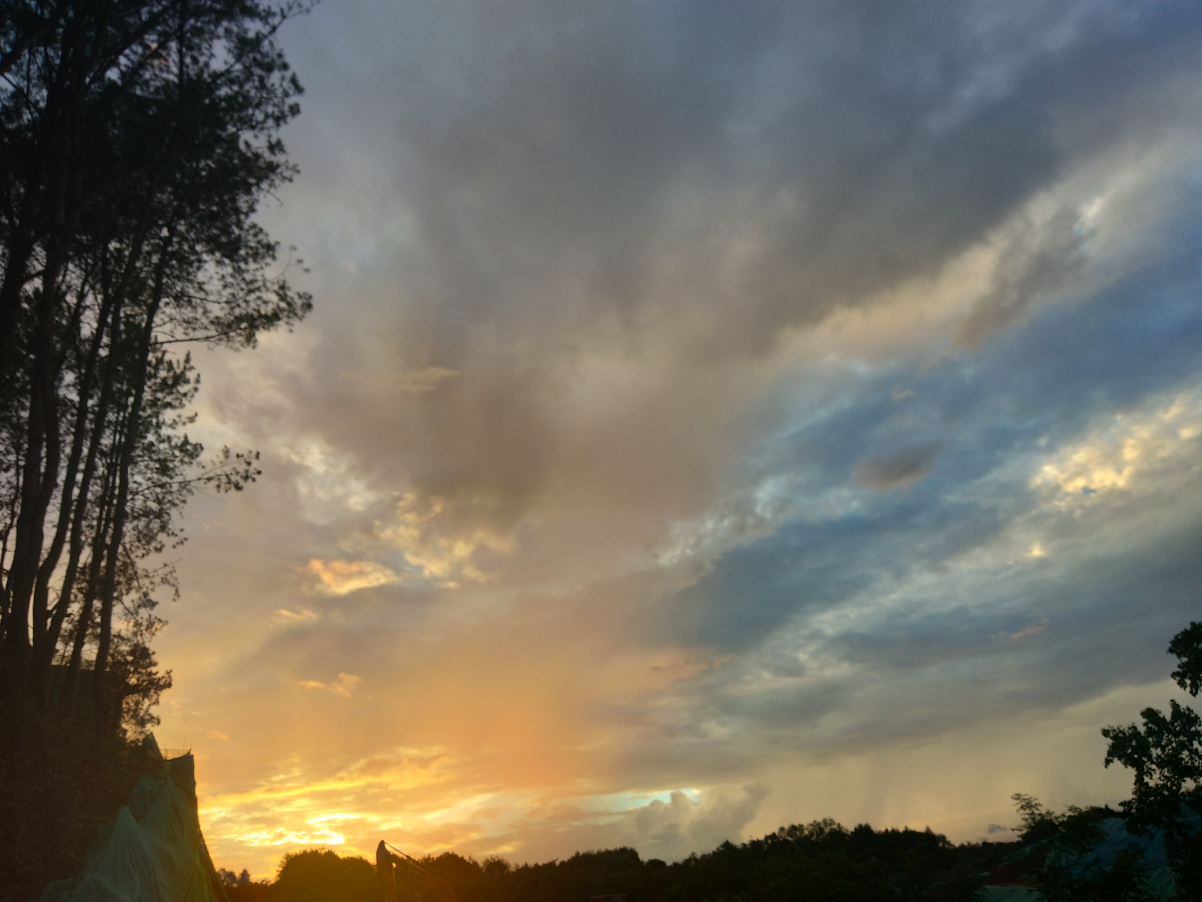 今日傍晚天空,美得出奇